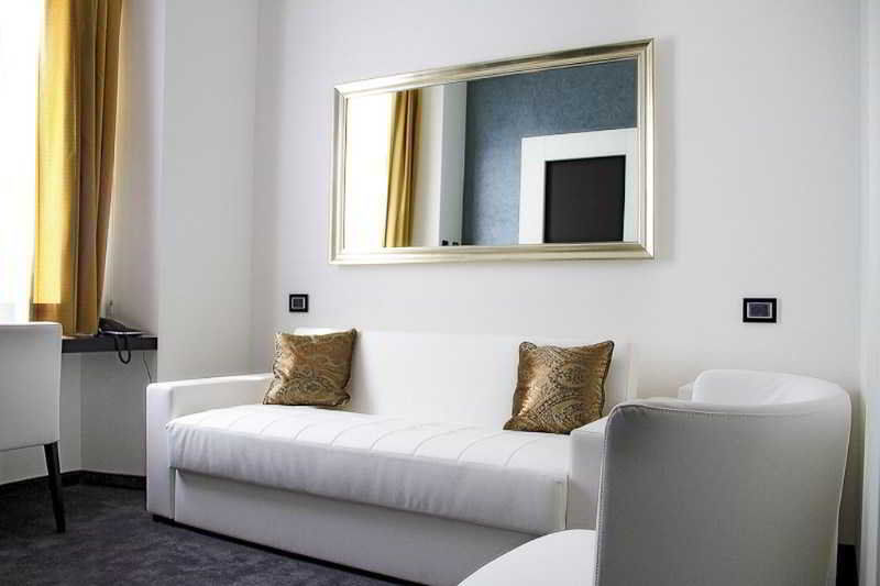 Style Hotel Milan Exterior photo
